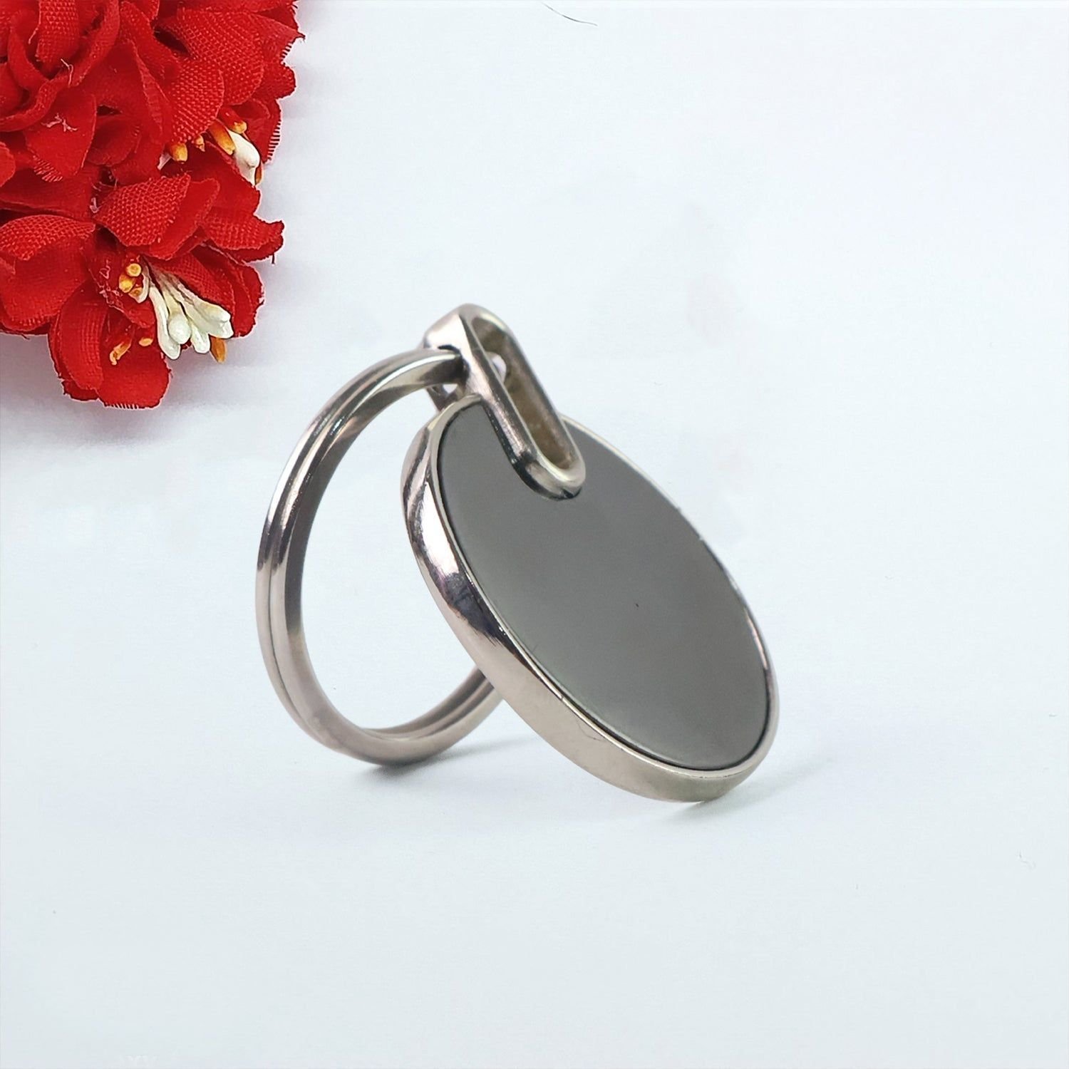 Sleek Black Round Metal Keychain (1 Pc) - Image 4