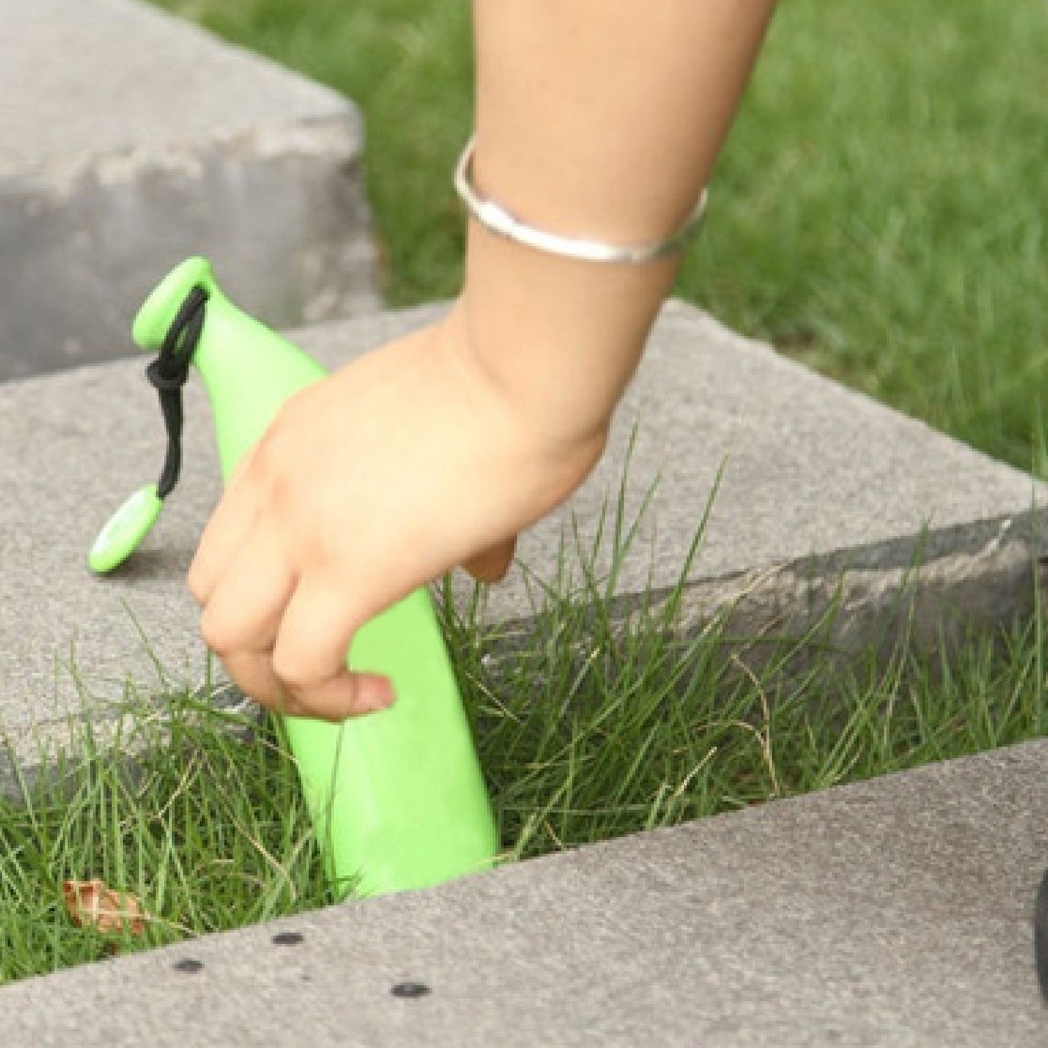 Stylish Banana Shaped Mini Foldable Umbrella - Image 8