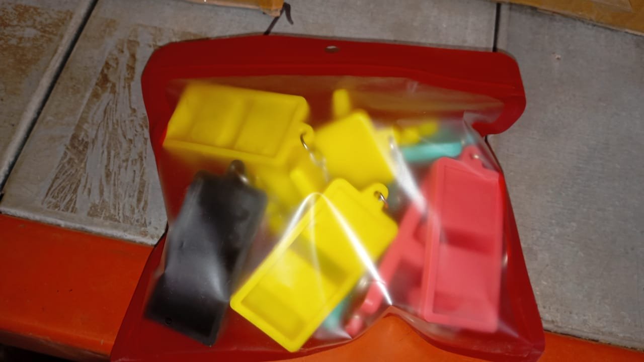 Plastic 2-in-1 Mobile Stand Keychain (9 Pc) - Image 8