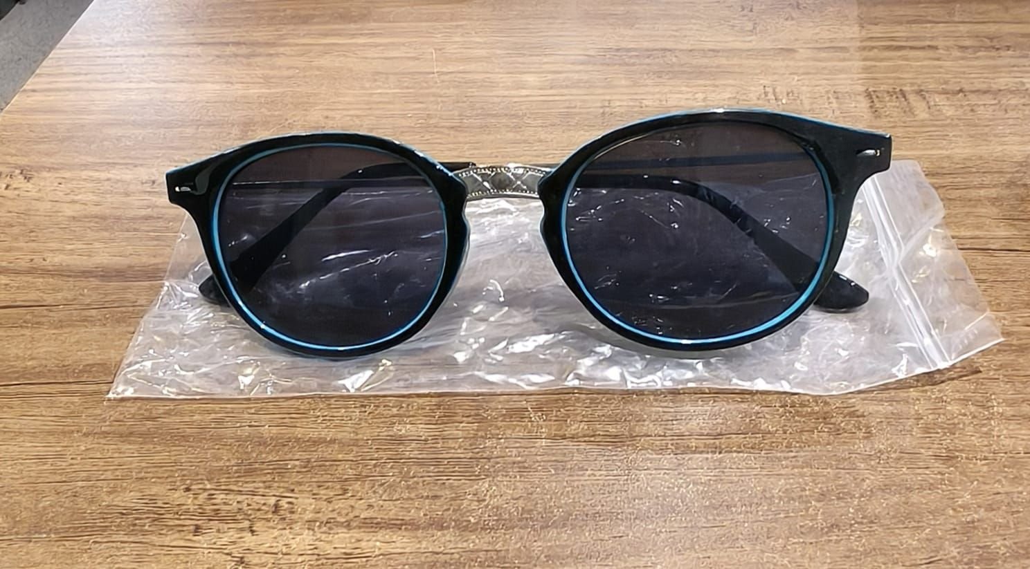 Sky Blue UV Protected Round Sunglasses, classic Sunglasses for Men & Women, Lightweight - Image 7