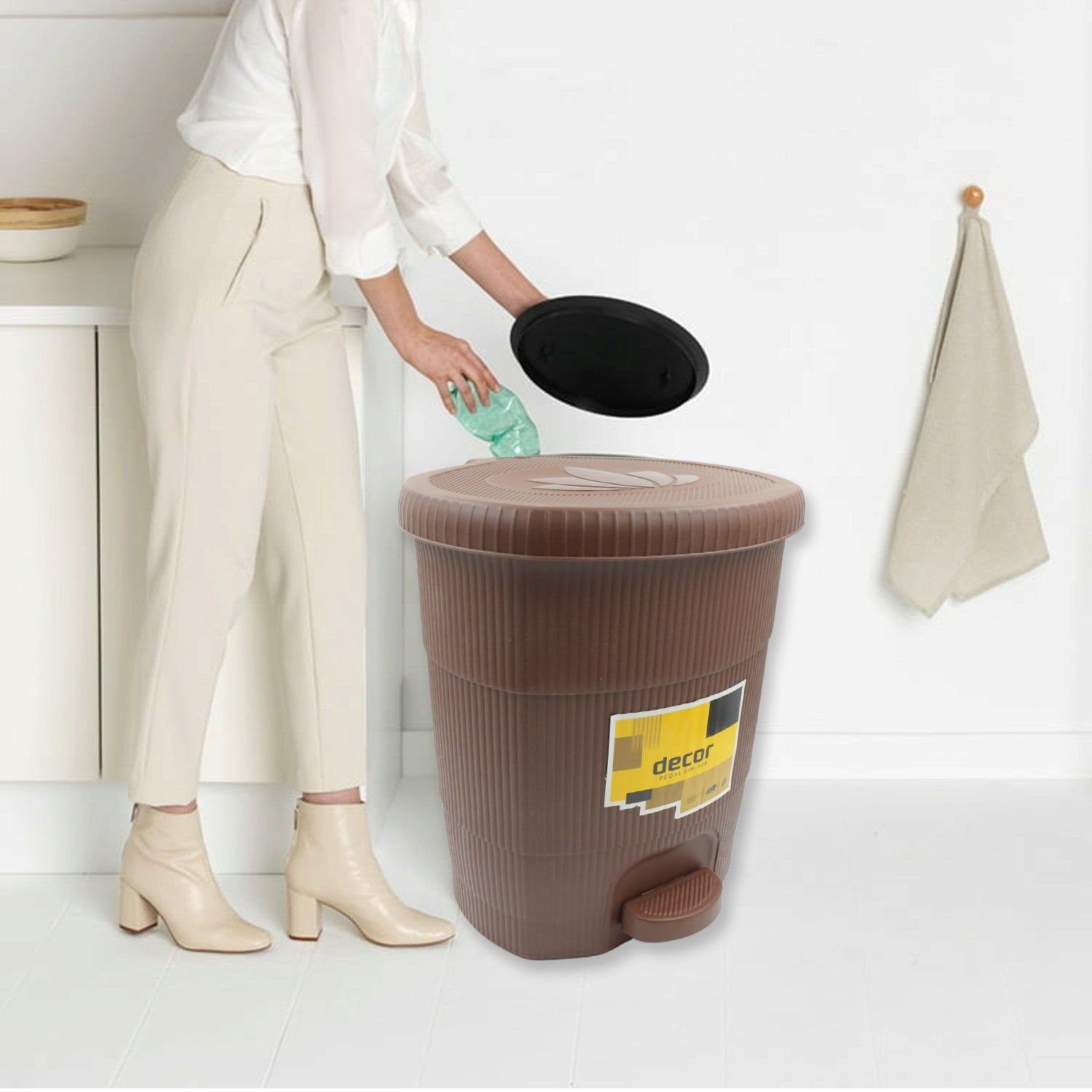 Homeware Dustbin Clean Mini Small Size Plastic Pedal Dustbin Used For Kitchen, Office, Car (1 PC) - Image 9