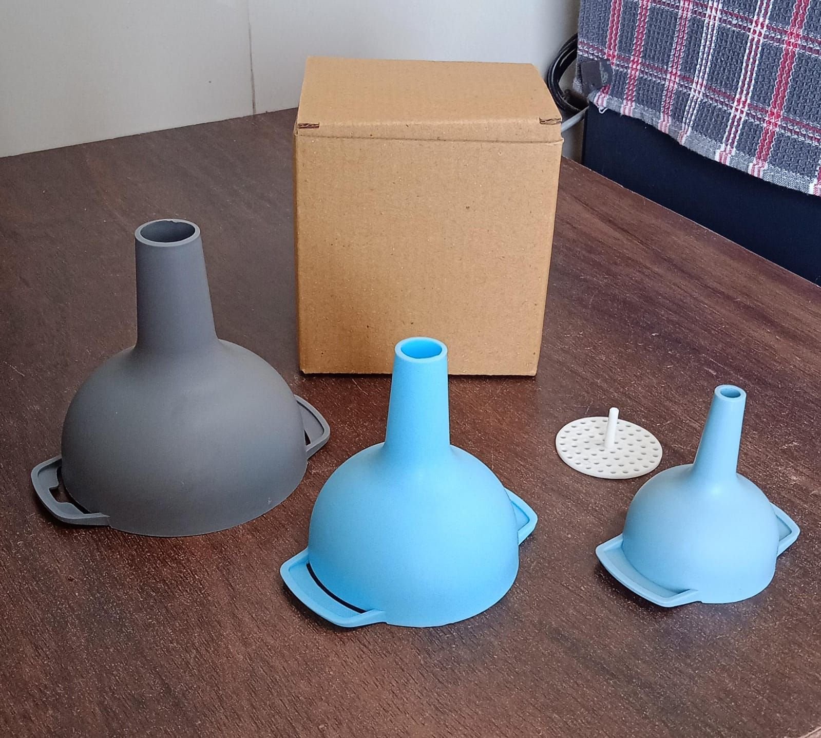3 in 1 Kitchen Funnel Set of 3, Funnel for Filling Bottle, Small Canning Funnel with Handle, Food Grade Plastic Funnel with Detachable Strainer Filter for Liquid, Dry Ingredients, and Powder - Image 7