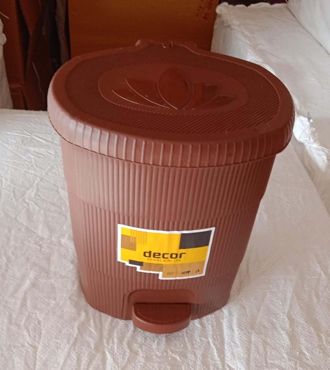 Homeware Dustbin Clean Mini Small Size Plastic Pedal Dustbin Used For Kitchen, Office, Car (1 PC) - Image 10